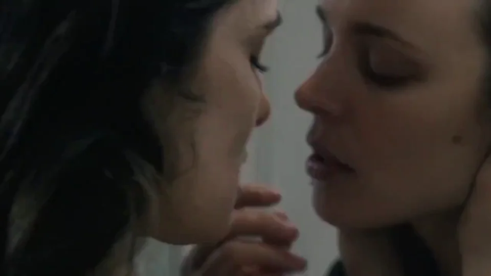 Rachel Weisz spitting into the mouth of Rachel McAdams