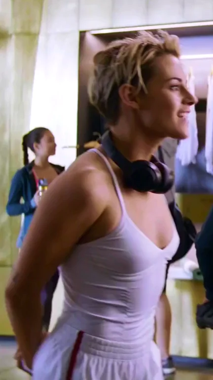 🔥 Kristen Stewart's Fuckable Gym Slut Look 😈🍑