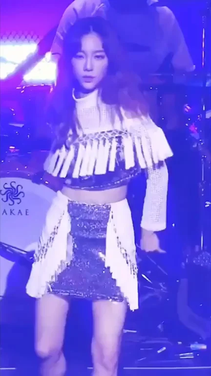 Taeyeon’s Sexy Stage Tease 💋🔥 Kpop Fap Fuel