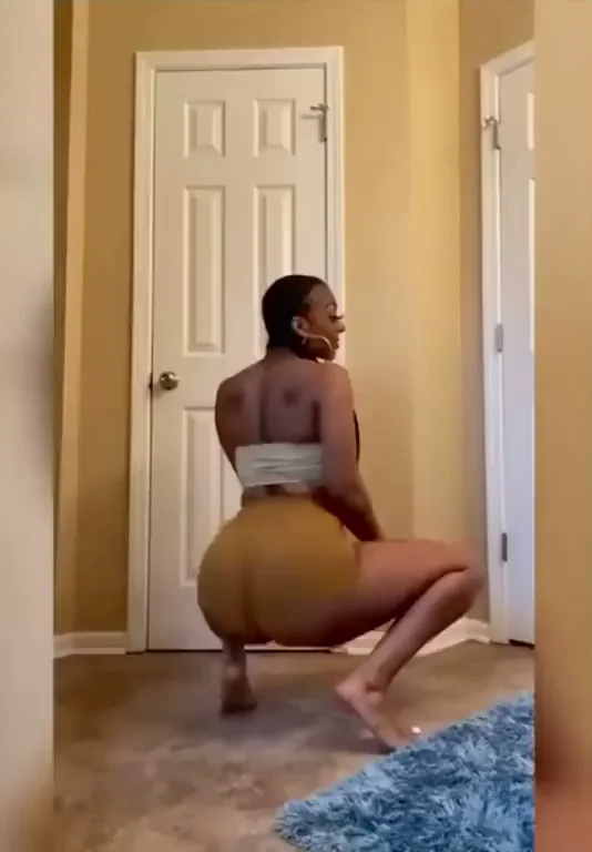 Ebony Babe's Massive Booty Clappin' & Twerkin' Wild 🍑🔥