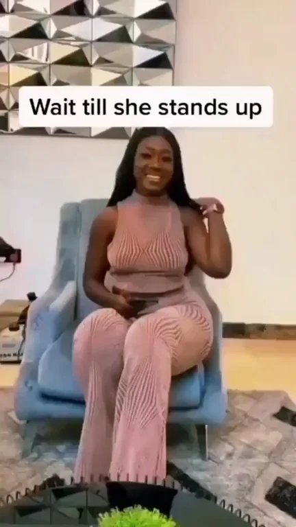 Wait For It... Ebony Babe's Massive Booty Reveal 🍑🔥
