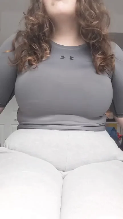 Thick Cutie’s Massive Tits Bursting Out in Tight Under Armour 😍🍈🍈