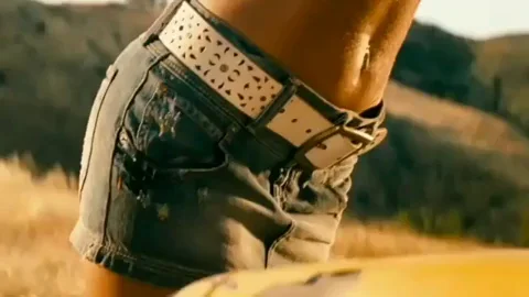 Megan Fox and the scene that caused millions of boners (Transformers - 2007)