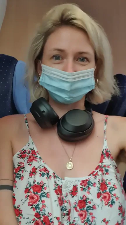 I discovered I love flashing, wanna join on my next train trip? [GIF]