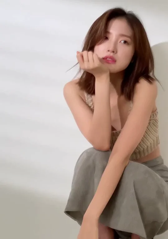 OH MY GIRL Arin being seductive