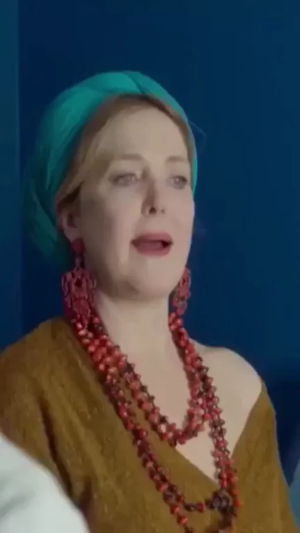 Agnes Soral's Ageless MILF Cleavage Tease in HP S1E4 💋🔥