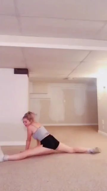 Flexible Slut Splits Wide and Rides Cock Like a Pro