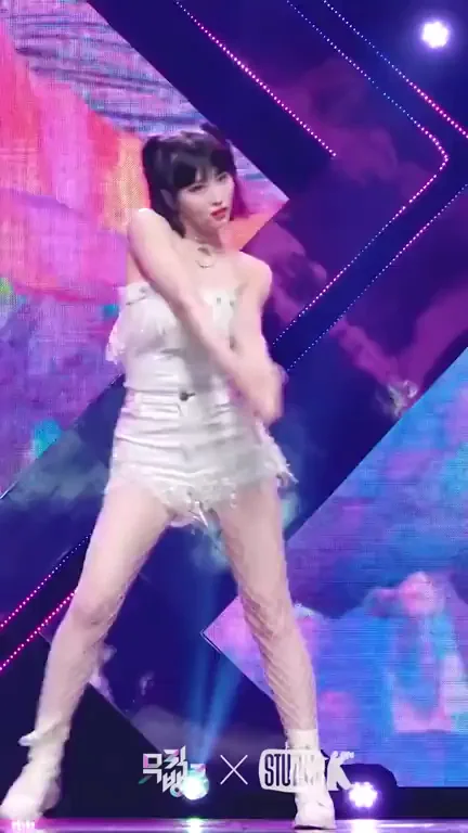TWICE - Momo