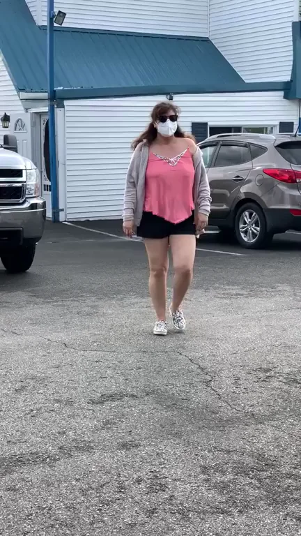 Quick Post-Lunch Pussy Flash in Parking Lot 😈👅