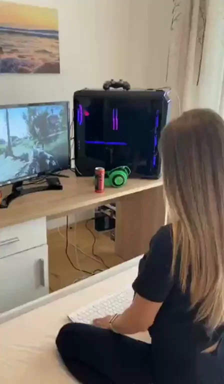 Time to Play with This Gamer Slut's Juicy Ass 🍑🎮