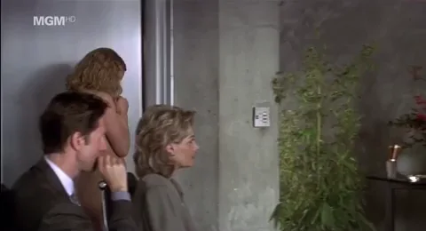 Elisabeth Shue's bare ass jiggling as she walks