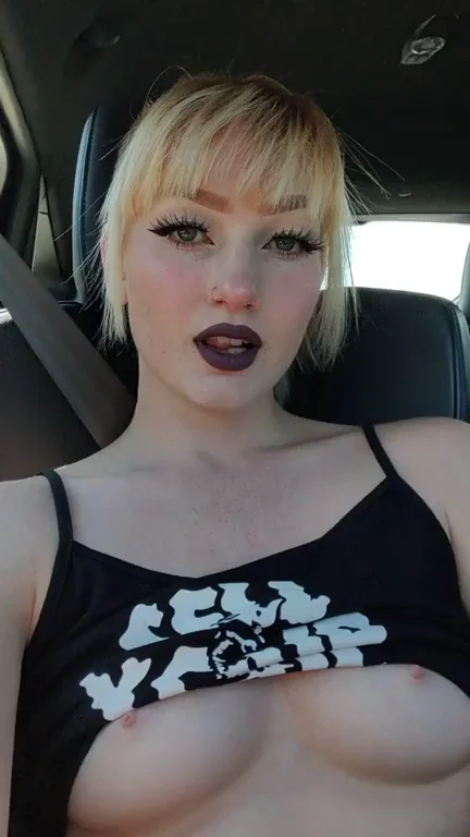 To all the men who saw me at the winery... yes, I was wearing a buttplug ? [GIF]