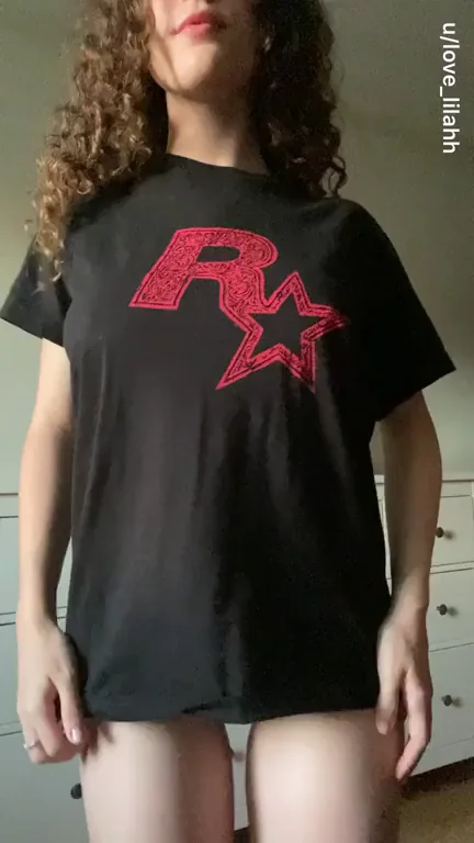 GTA Slut's Booty Tease: Twerk That Thick Ass in R Logo Tee