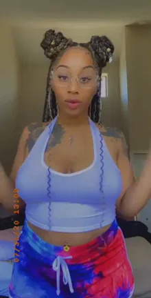 😍 Gorgeous Smile Leads to Epic Titty Drop Reveal! 🍈🍈