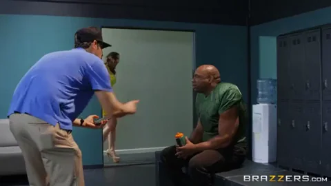 Bimbo makes her entrance