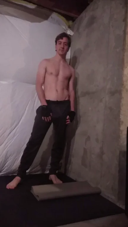 [m] I can't do a naked handstand like thatttt, ? but I can do some naked handstand pushups!
