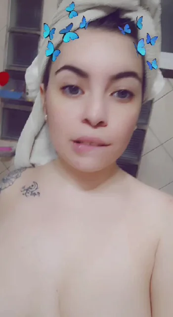 U can hear the noise of my boobs in your mind ?