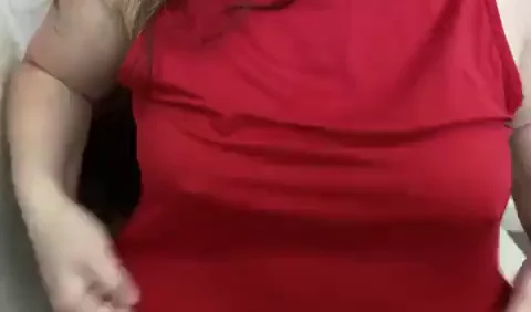 Epic Titty Drop: Thick Curvy Babe Unleashes Massive Jiggling Melons