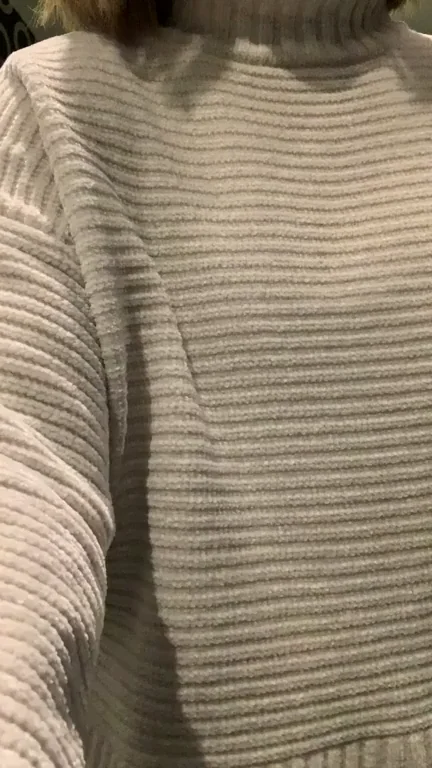 Turtle necks are always hiding something beautiful underneath ??
