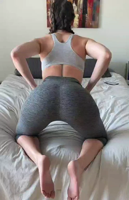 Thick Ebony Babe's Juicy Ass Twerk 🥵🍑 Full Folder in Comments!