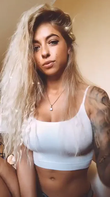 Snowgolow's Twitch Tease: IG Slut Flashing Massive Tits