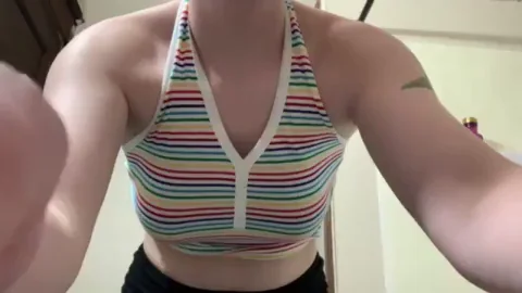 Very bouncy, inviting you to come and play ?? (F19)(OC)