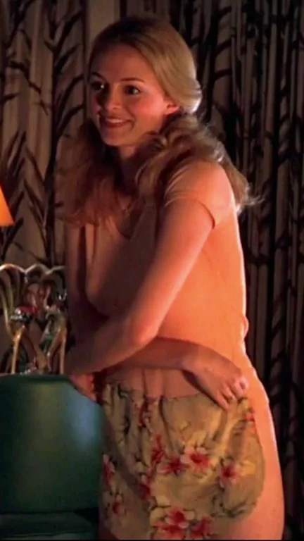 Heather Graham's Smooth Slo-Mo Tits Tease in Boogie Nights 🔥🍑