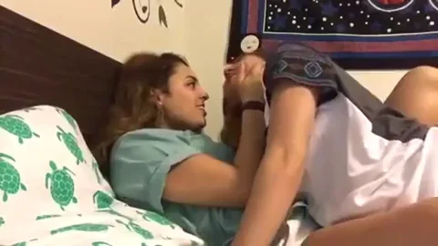 Amateur Sluts Kissing & Grinding 😘🔥