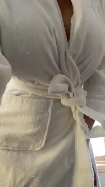 Best hips I have seen. And of course those jugs!