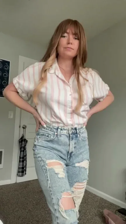 🔥 Hot Mom Vibes Tease & Unbutton 😈