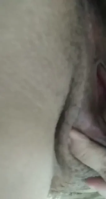 F20 Slut Back & Spreading Her Tight Pink Pussy 😈💦