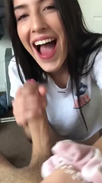 Craving a Cock-Sucking Buddy Like Her 😈🍆💦