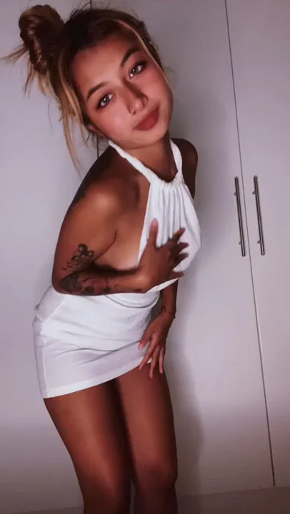 5 Likes & This Inked Slut Fucks Herself Hard 😈🍑💦