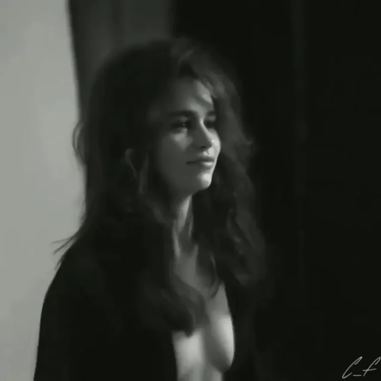 Emilia Clarke is so hot
