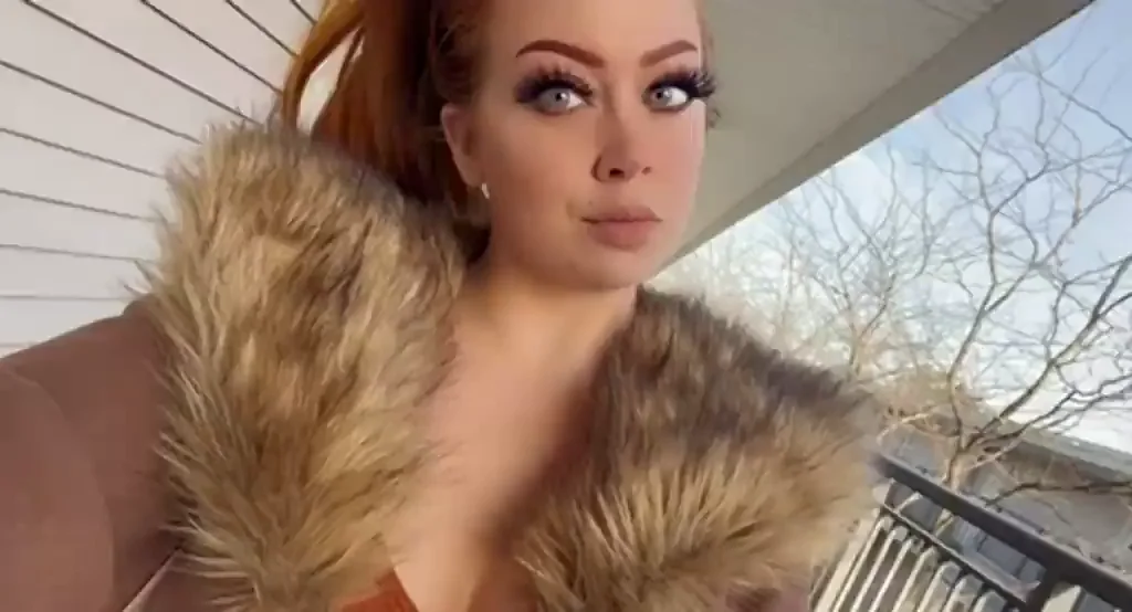 Neighbor Slut Flashes Her Perky Tits 🍒🔥
