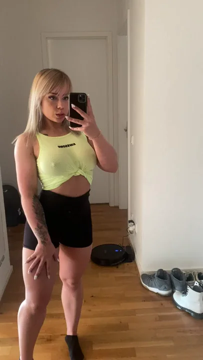 NYE Gangbang Slut Craves All-Night Pounding Surprise 🔥🍾👯‍♀️