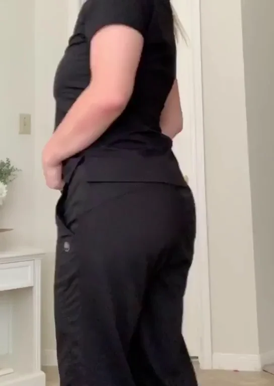 🔥 All Black Scrubs Slut Teasing Her Juicy Ass at Work 😈