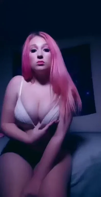 Santa Fill My Fertile Pussy with Xmas Cum? 🎅💦