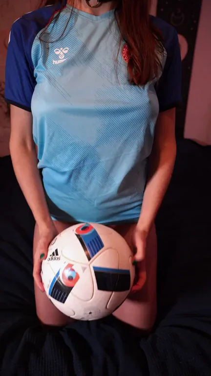 Playing football and riding cock are my two fav things!