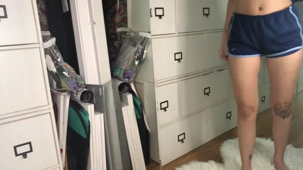🍑 Shaking My Juicy Ass While Stripping in the Locker Room! 😈
