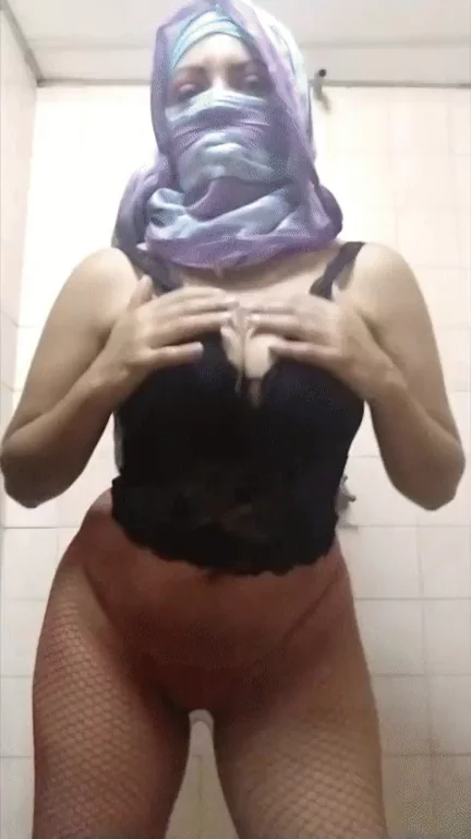 Hijab Slut's Massive Muslim Titties Tease 💜🍈🍈