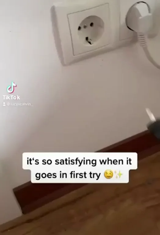 TikTok Plug 'n' Fuck: Socket Slams First Try