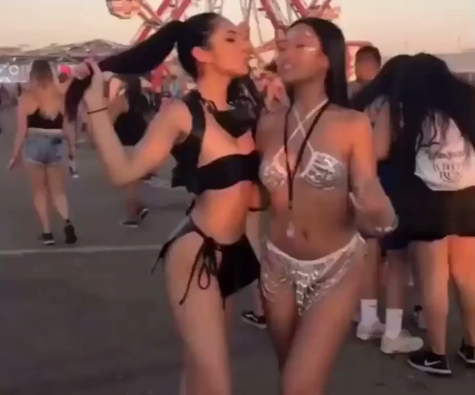 Festival Slut Friends 🔥💋 Hot Kissing Vibes