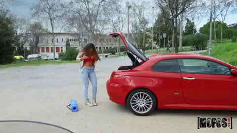 🔥 Stranded Slut Briana Gets Her Pussy Pounded by Rescuer's Fat Cock 💦🍑