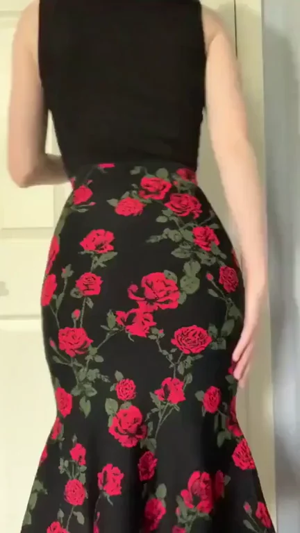 🔥 Sizzling Rose Skirt Strip Tease 😈