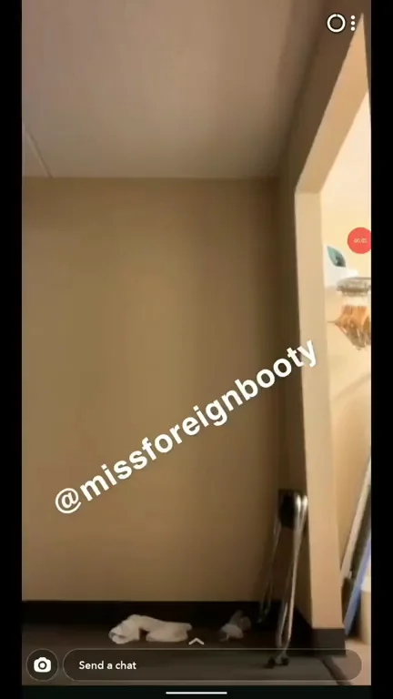 🍑 Miss Foreign Shaking Her Juicy Booty Wild 🔥