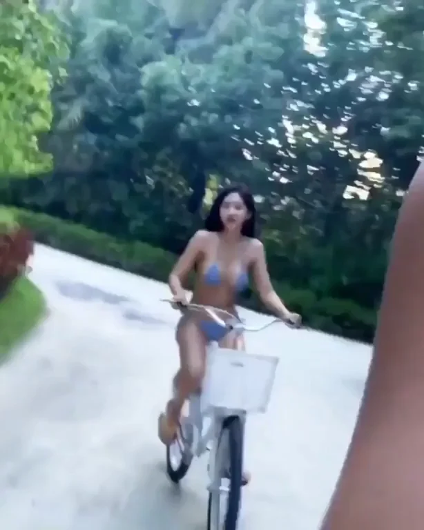 Shin Jae Eun - AKA Zennyrt - Bicycle Bikini Jiggle