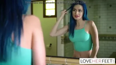 LOVEHERFEET - Jewelz Blue saves her house party plans