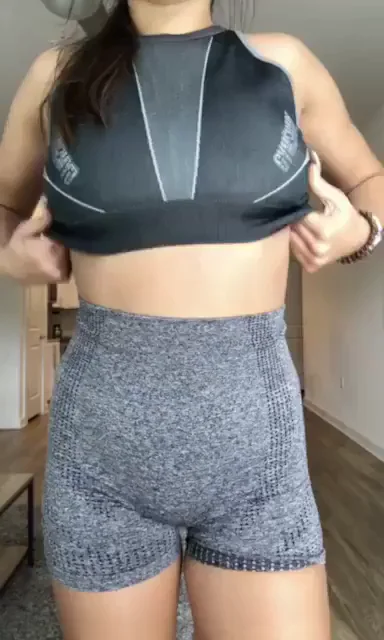 Post gym, sweaty titty drop for your [F]eed??