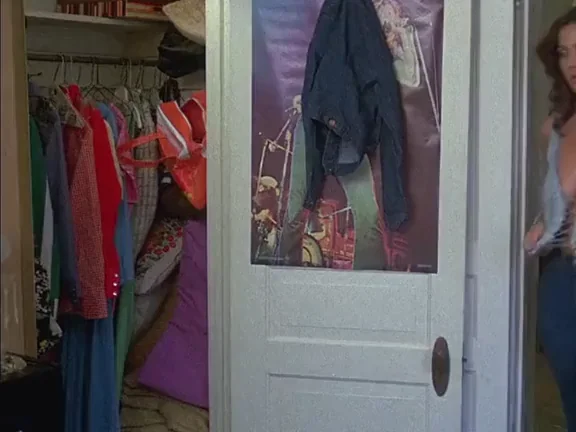 🔥 Lynda Carter's Juicy Ass Tease in Bobbie Jo and the Outlaw 💋